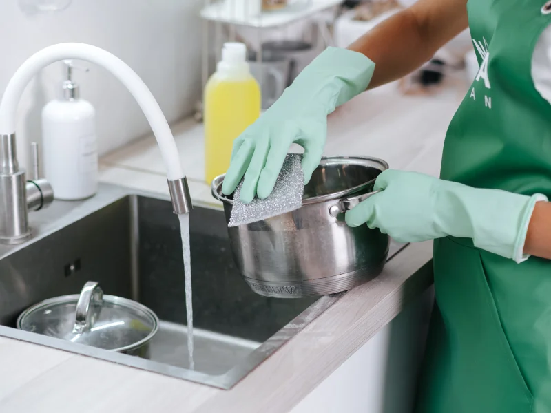 Химчистка мягкой мебели с выездом на дом в Москве